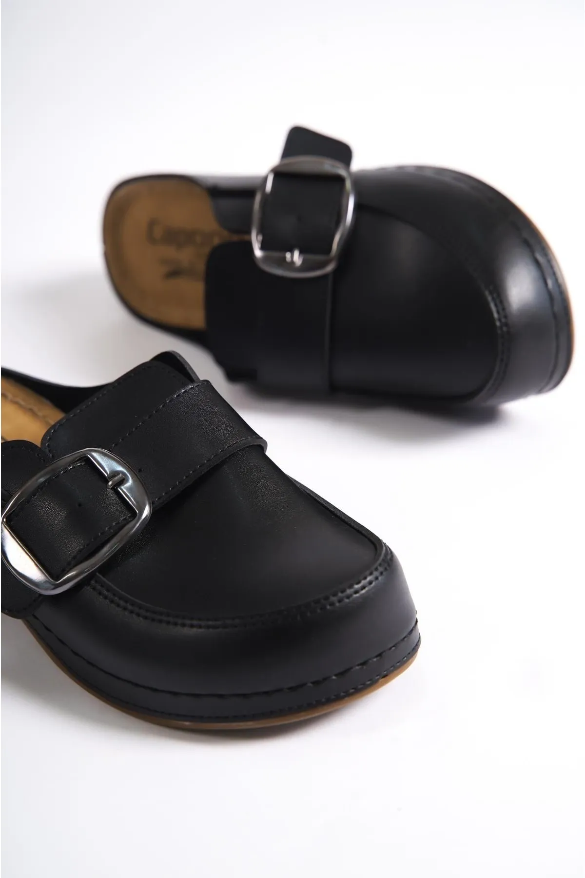 Capone Outfitters  Anatomisch weiche, bequeme Mutterhausschuhe mit Keilabsatz