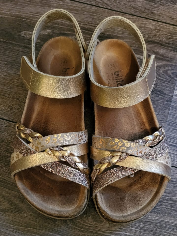 billowy Sandalen in Gold günstig kaufen 34