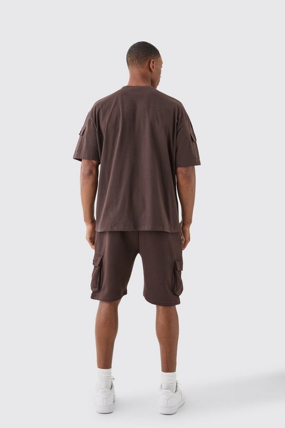 Man Oversize Cargo T-Shirt & Slim-Fit Shorts