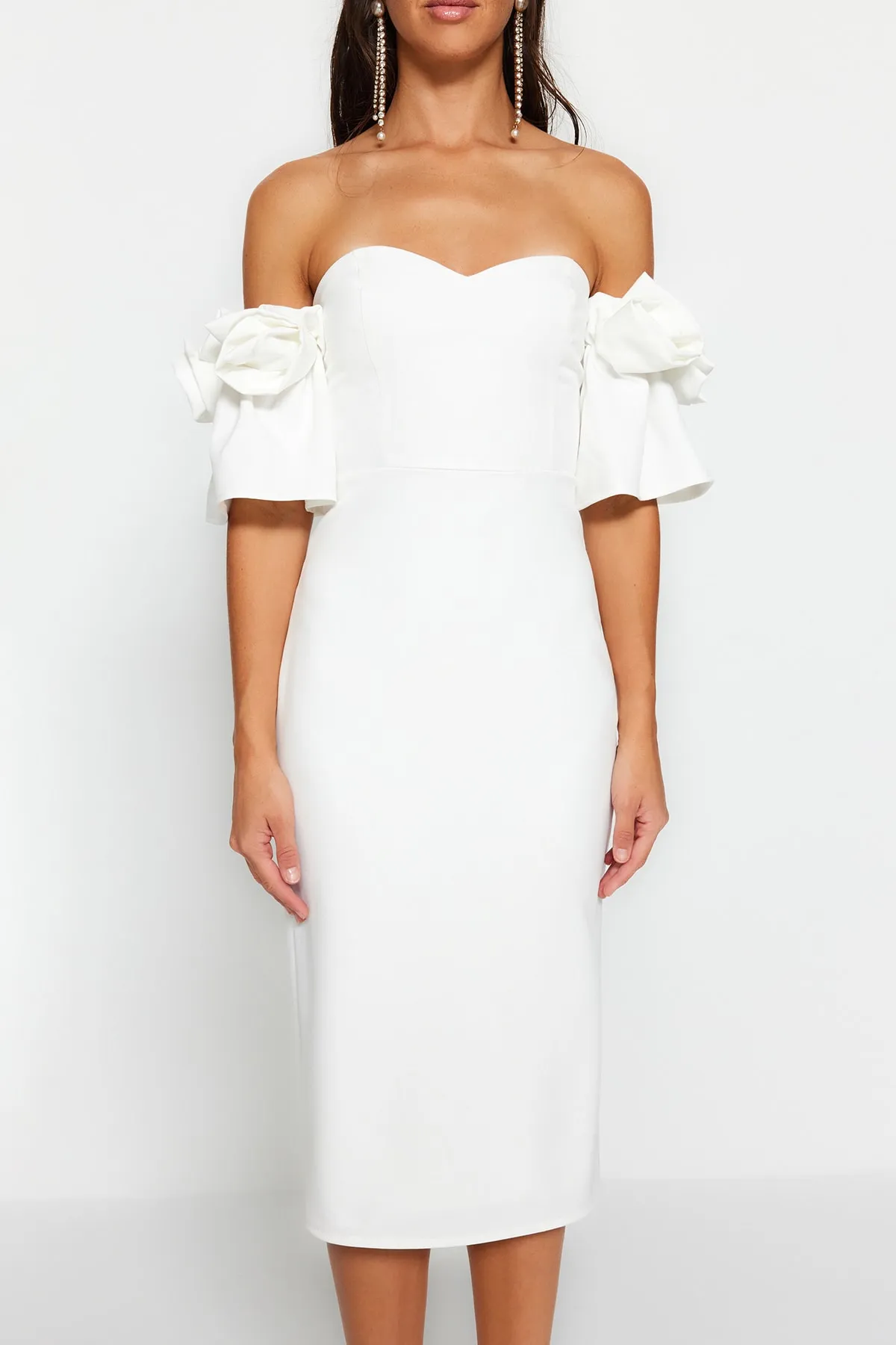 Trendyol Collection  Ecrufarbenes, figurbetontes, gewebtes, gefüttertes Hochzeits-/Nikah-Elegantes Abendkleid TPRSS23EL00541
