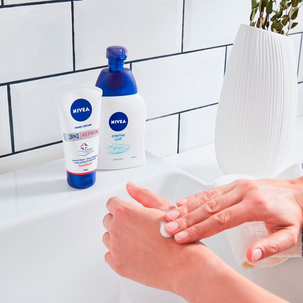 nivea SOFT - Savon liquide Huile d’amande douce Savon liquide mains