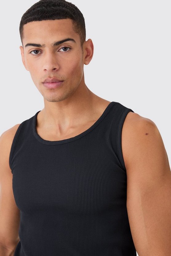 Muscle-Fit Tanktop und Laufshorts