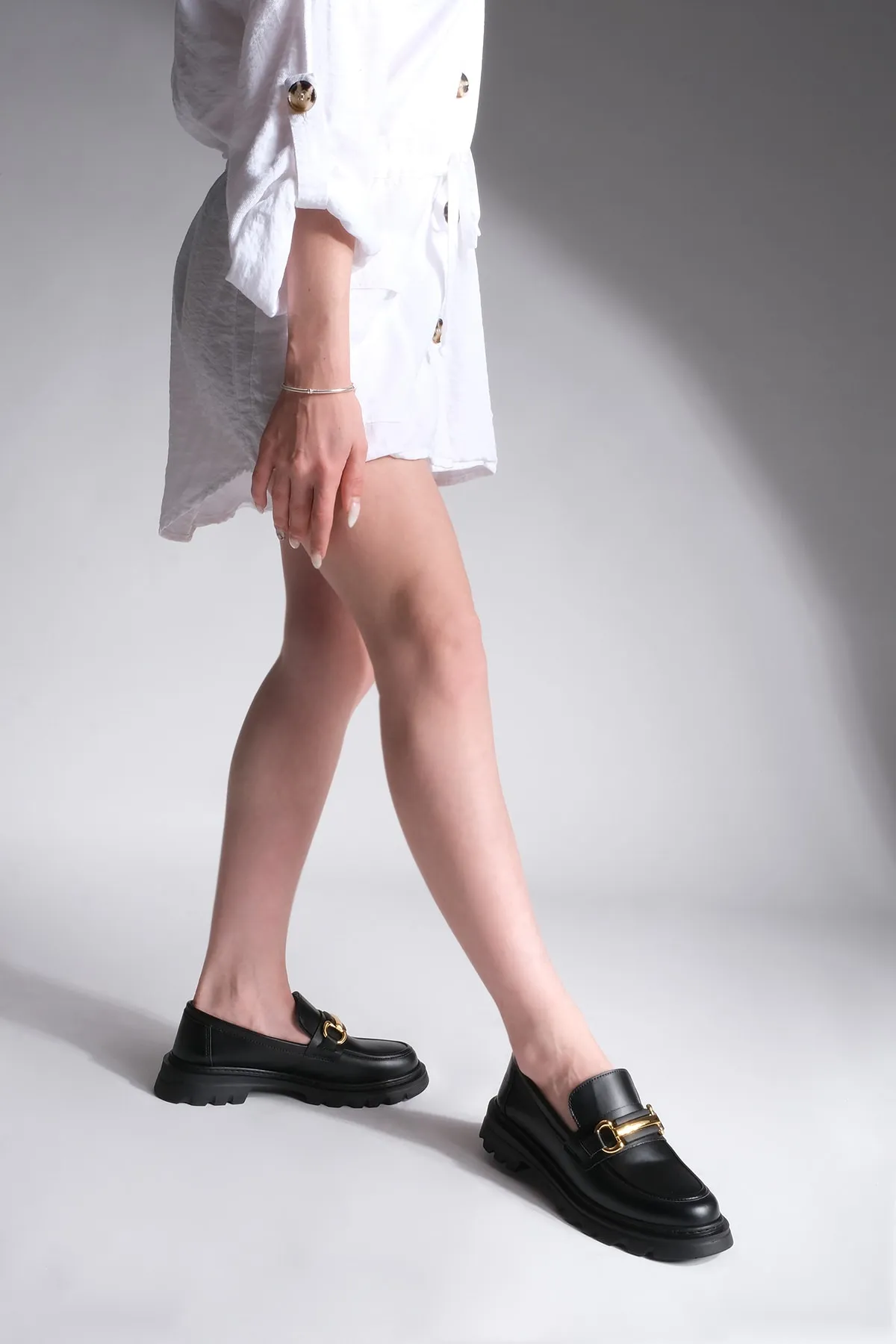 Marjin  Damen Loafer Dicke Sohle Kette Freizeitschuhe Yones Schwarz
