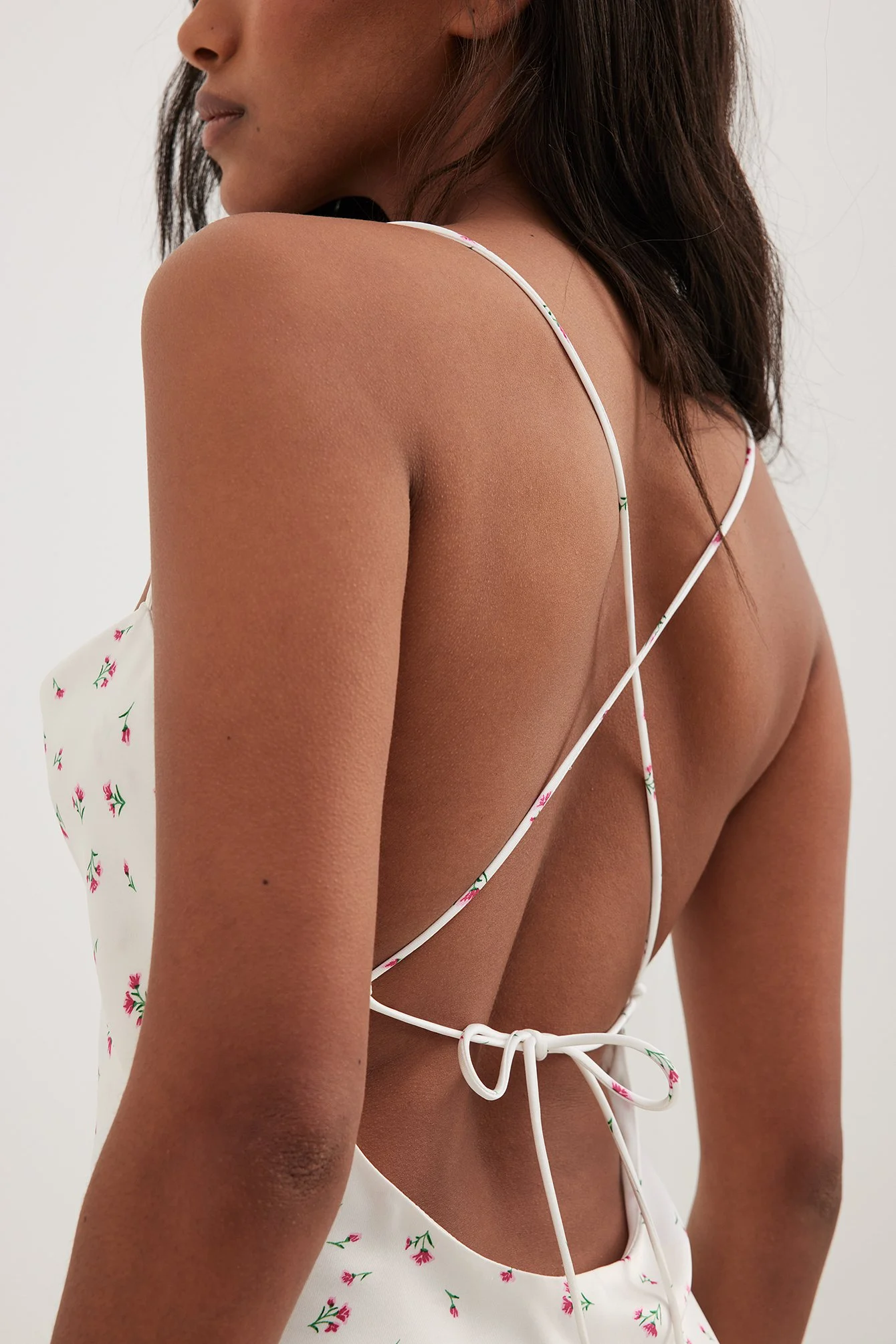 Midi-Slipkleid mit Wasserfallausschnitt