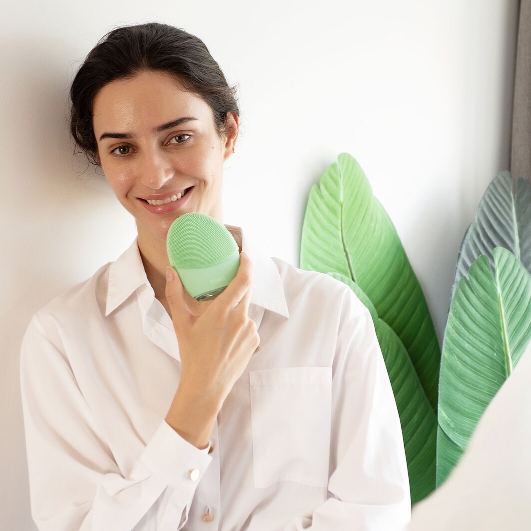 4 combination skin Gesichtsreinigungs- und Massagegerät