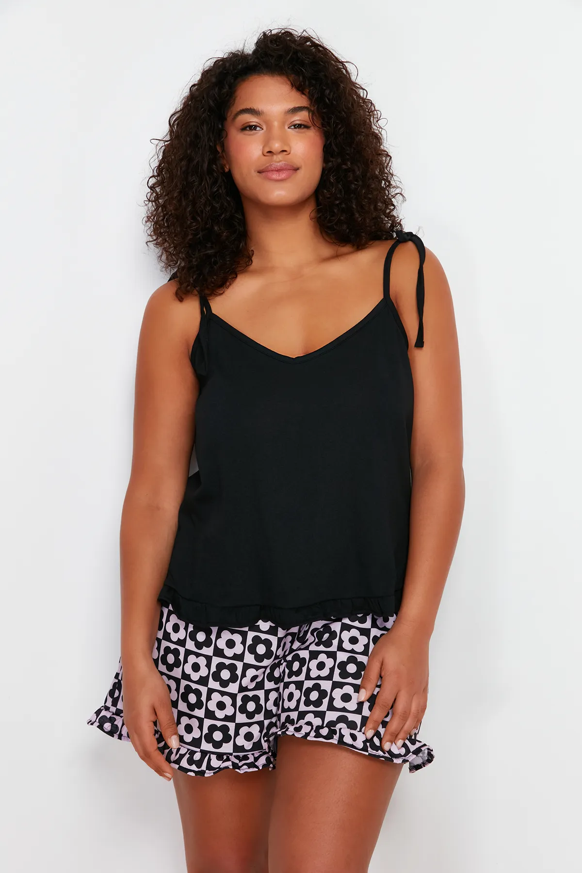 Trendyol Curve  Schwarzes Strickpyjama-Set mit Trägermuster TBBSS24AI00032