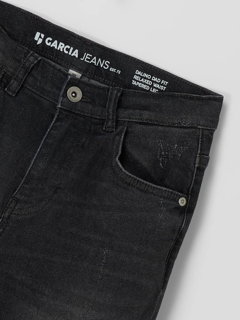 Dad Fit Jeans mit Stretch-Anteil Modell 'Dalino' in schwarz