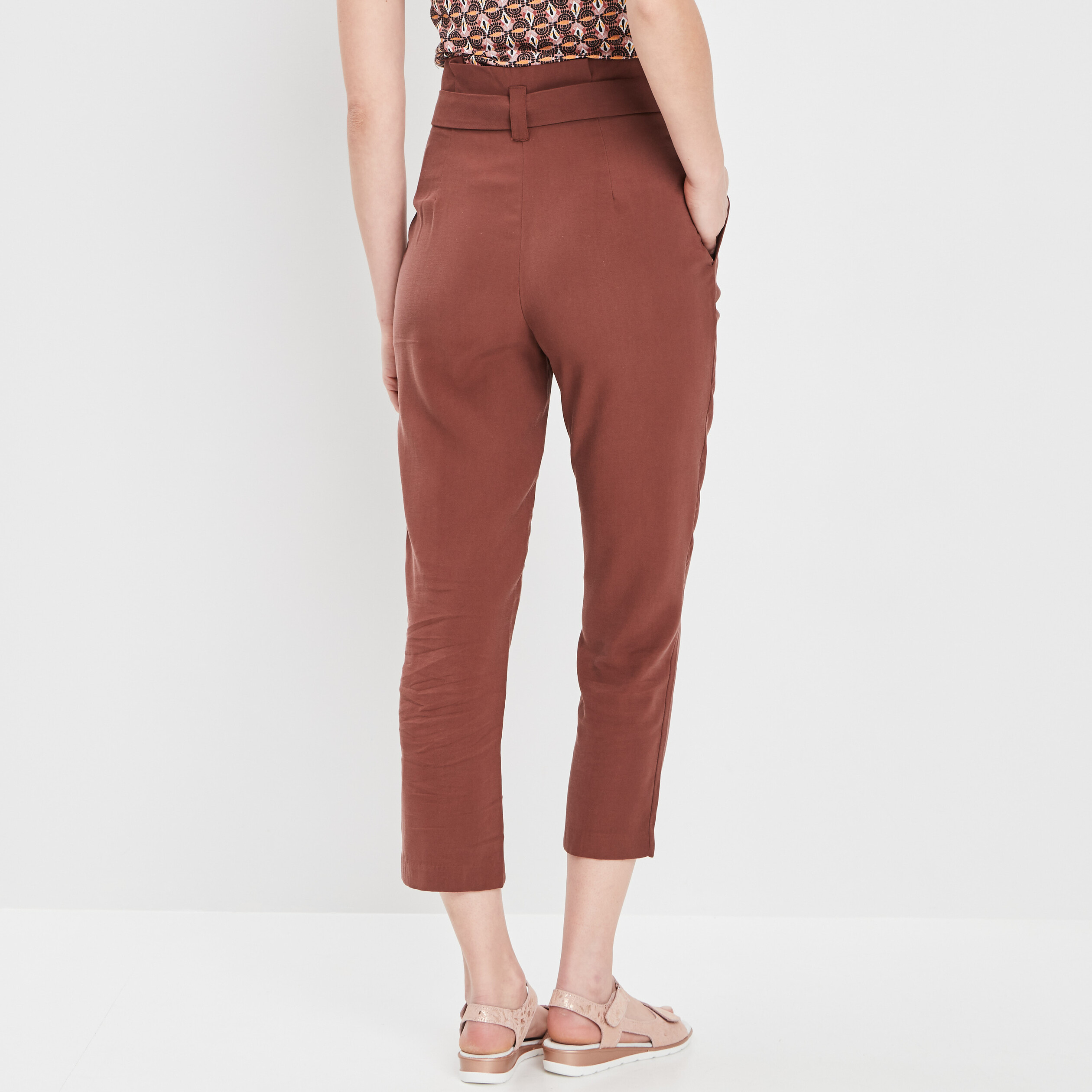 Pantalon carotte ceinturé marron femme | La Halle