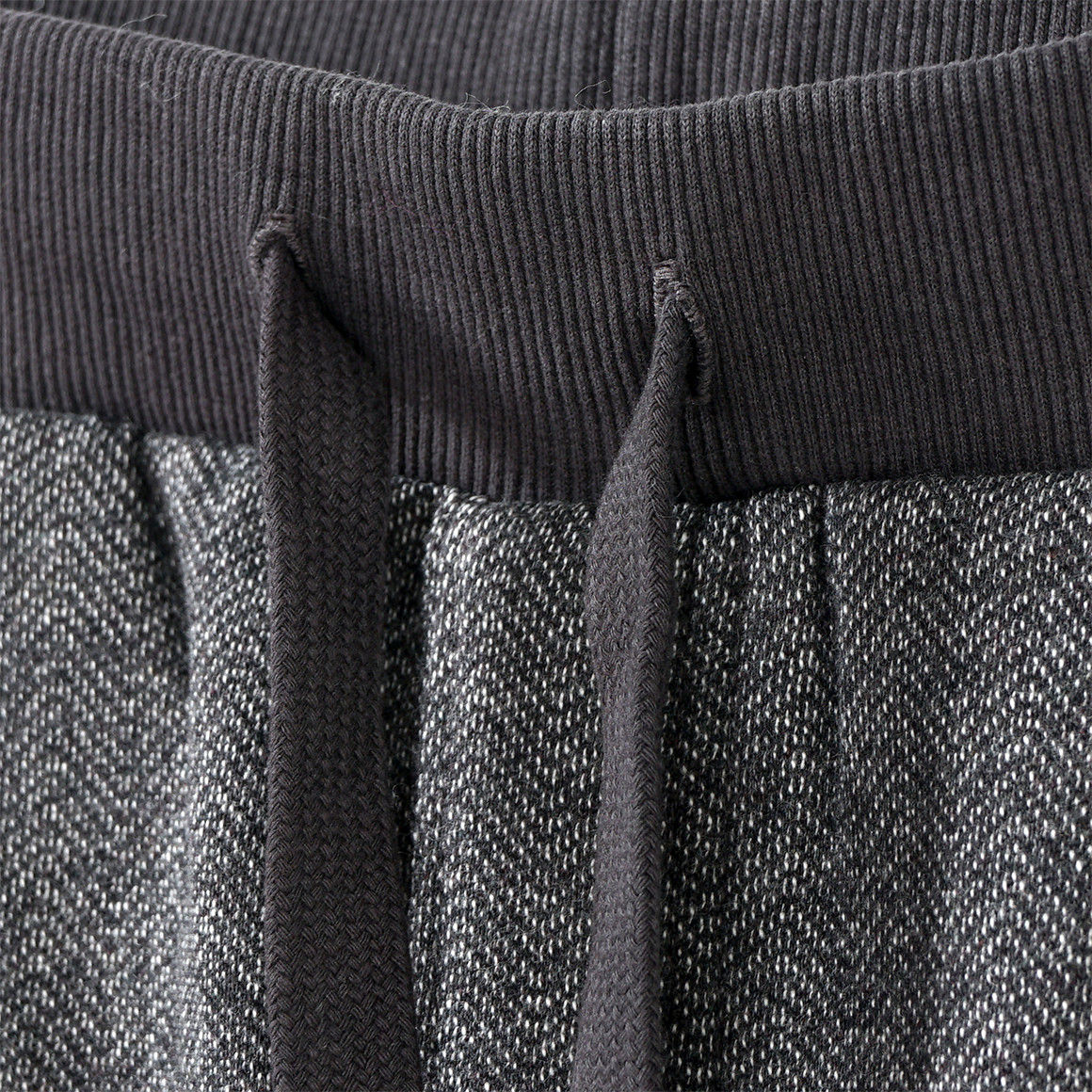 Jungen Jogpants mit Fischgräht-Muster
