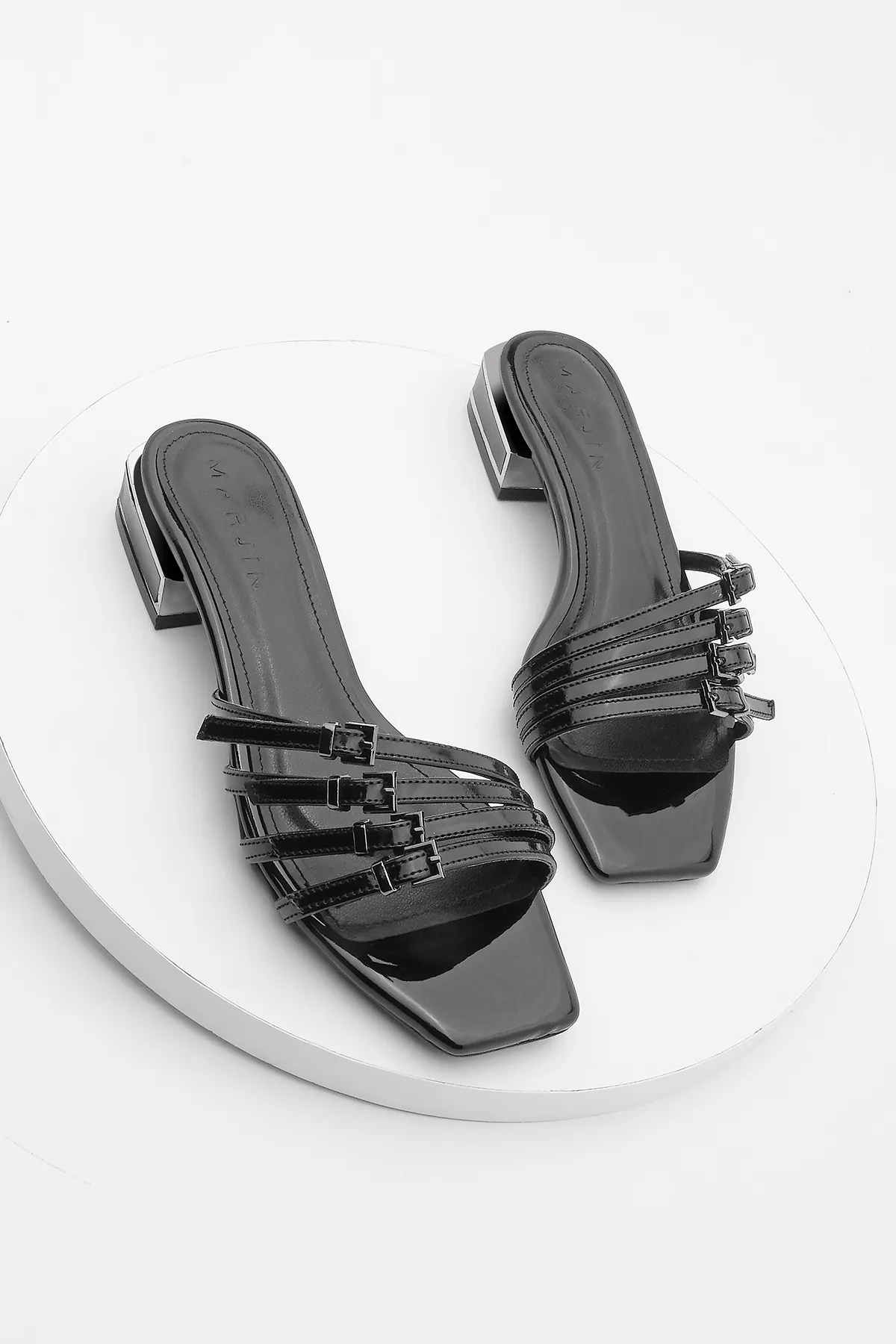 Marjin  Damen Hausschuhe mit stumpfer Spitze und Absatz Leykes Schwarz