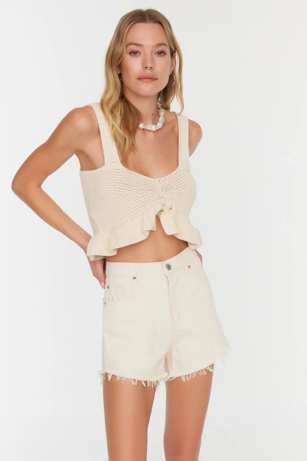 Trendyol Collection  Beige Denim Denim 100 % Baumwolle Shorts & Bermuda TBESS22SR0395