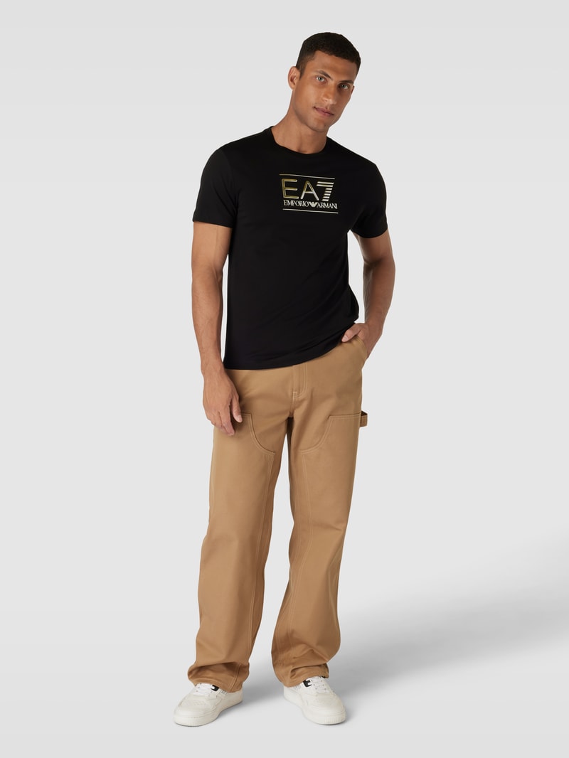 T-Shirt mit Rundhalsausschnitt und Label-Print in schwarz