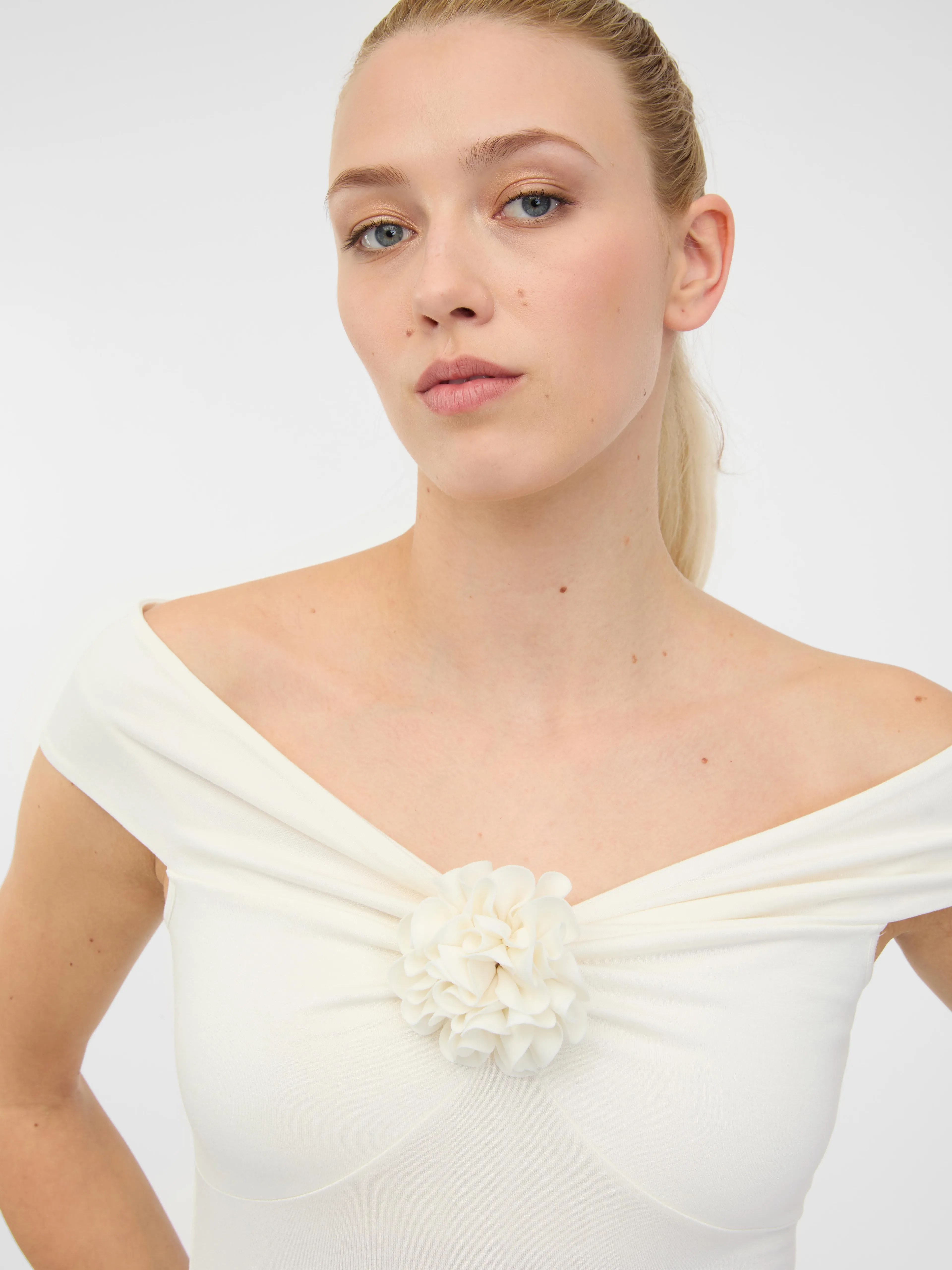 Cremefarbenes Damen-Kurzarm-T-Shirt mit Applikation ORSAY