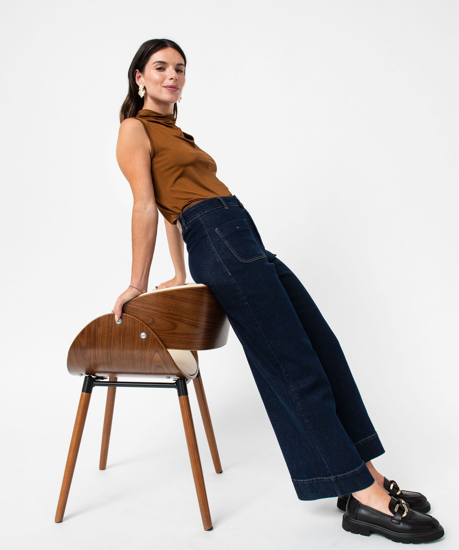 Débardeur décolleté fantaisie en matière extensible sati... marron | GEMO