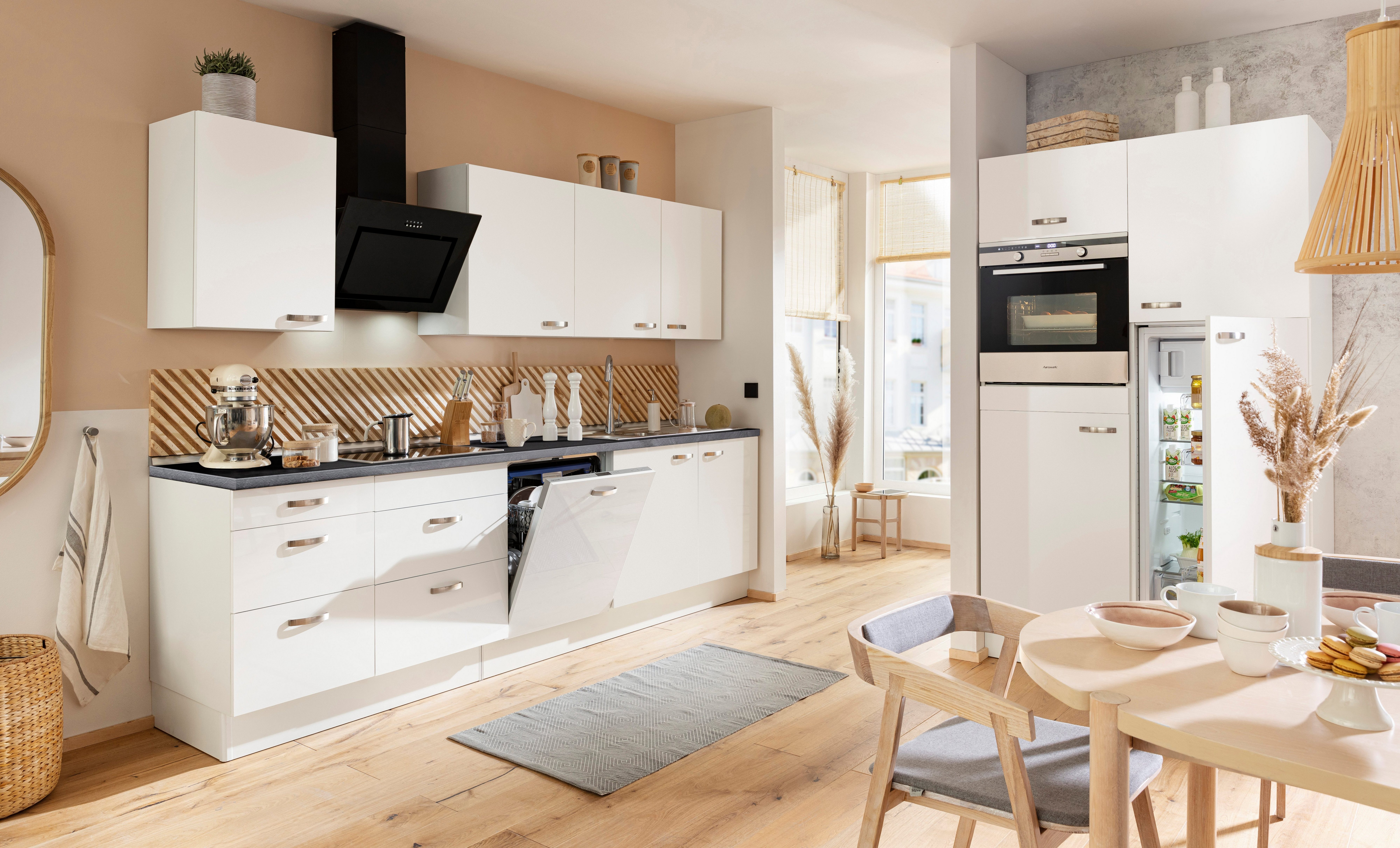 OPTIFIT Küchenzeile Cara, Breite 400 cm, mit HANSEATIC-E-Geräten, Induktions-Kochfeld, Soft-Close-Funktion