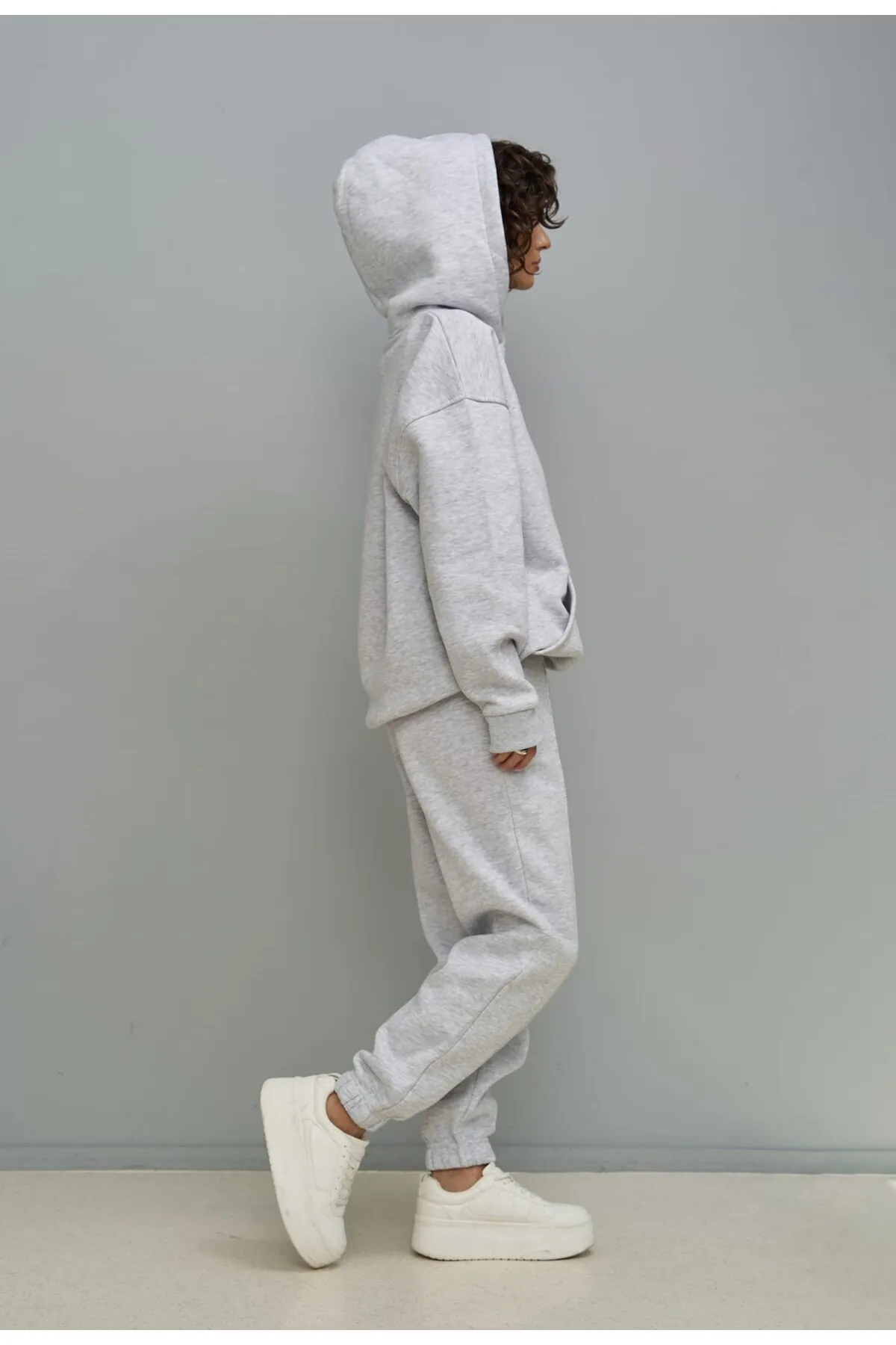 MAİ COLLECTİON  Karmelange-Trainingsanzug-Set mit minimalistischem Print