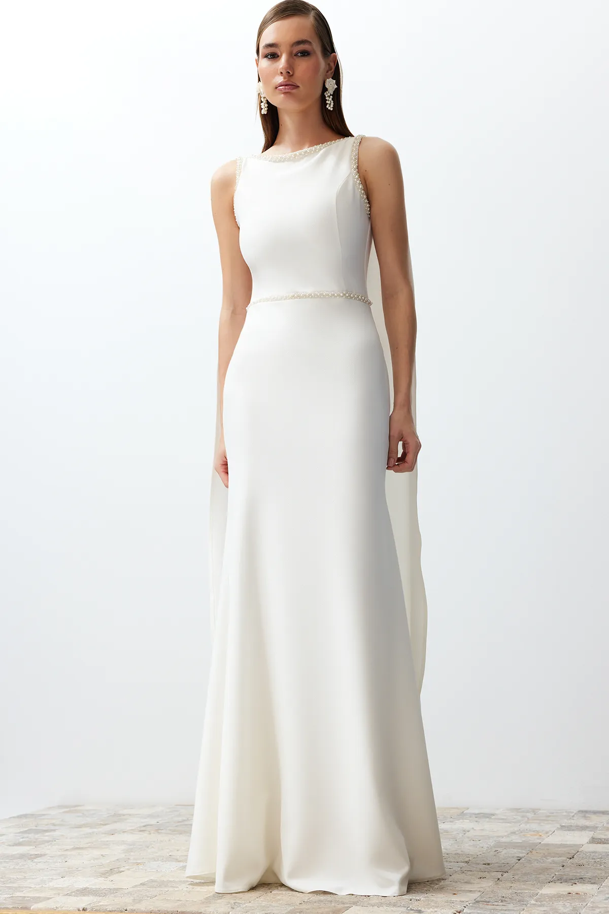 Trendyol Collection  Weißes Braut-Hochzeits-/Nikah-langes Abendkleid mit Perlendetails TPRSS24AE00043