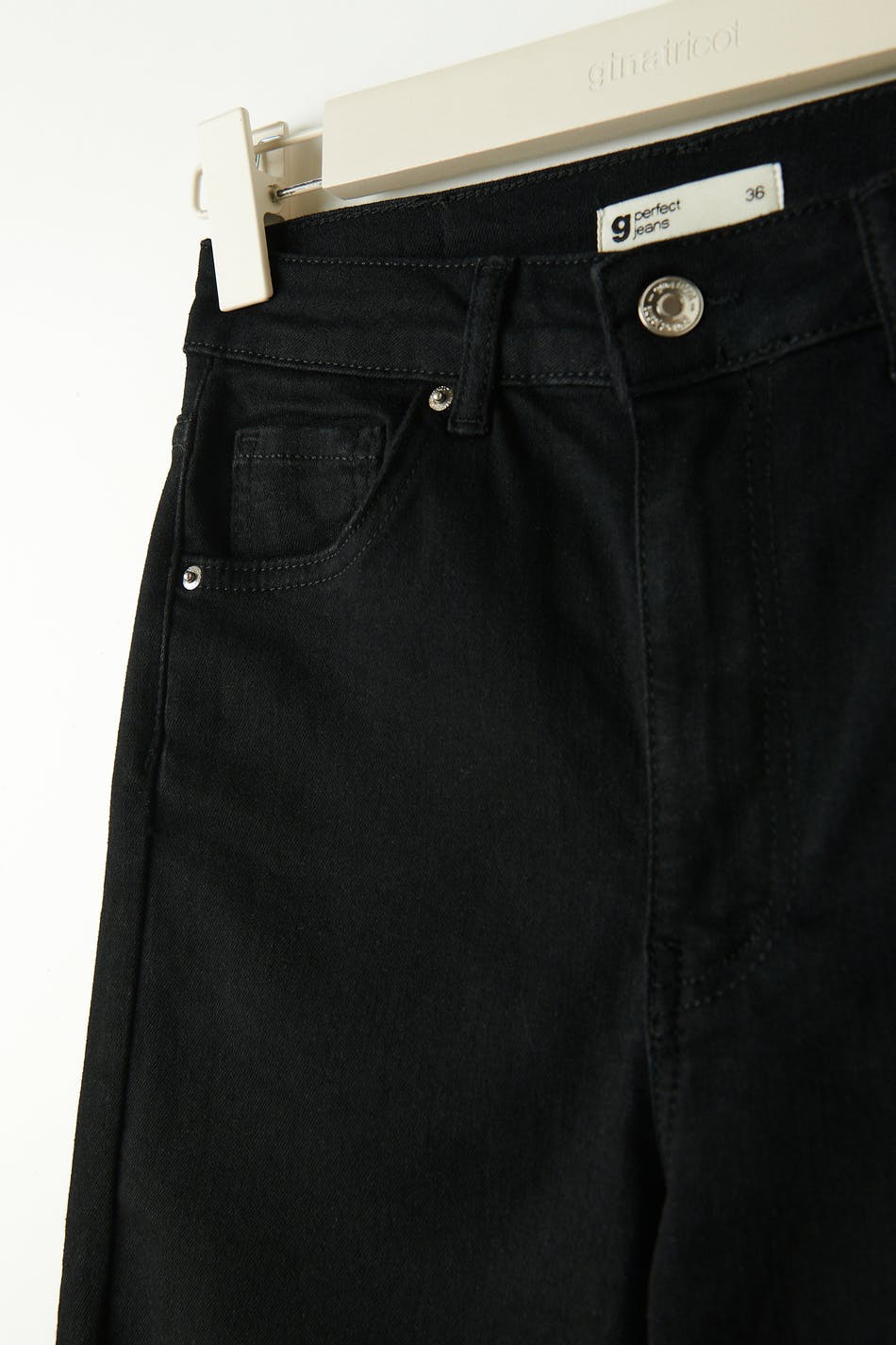Slim bootcut petite jeans