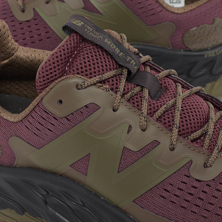 New Balance Fresh Foam More v3 Trail licorice