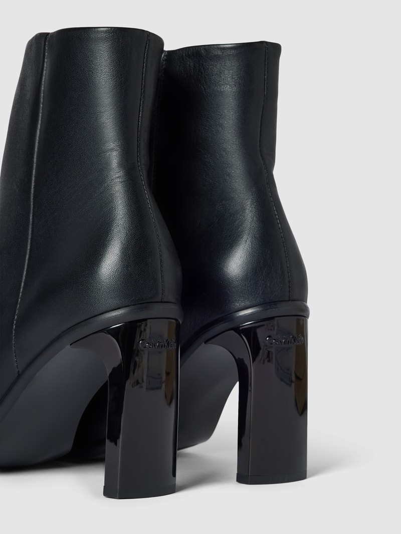 Stiefeletten aus echtem Leder in schwarz