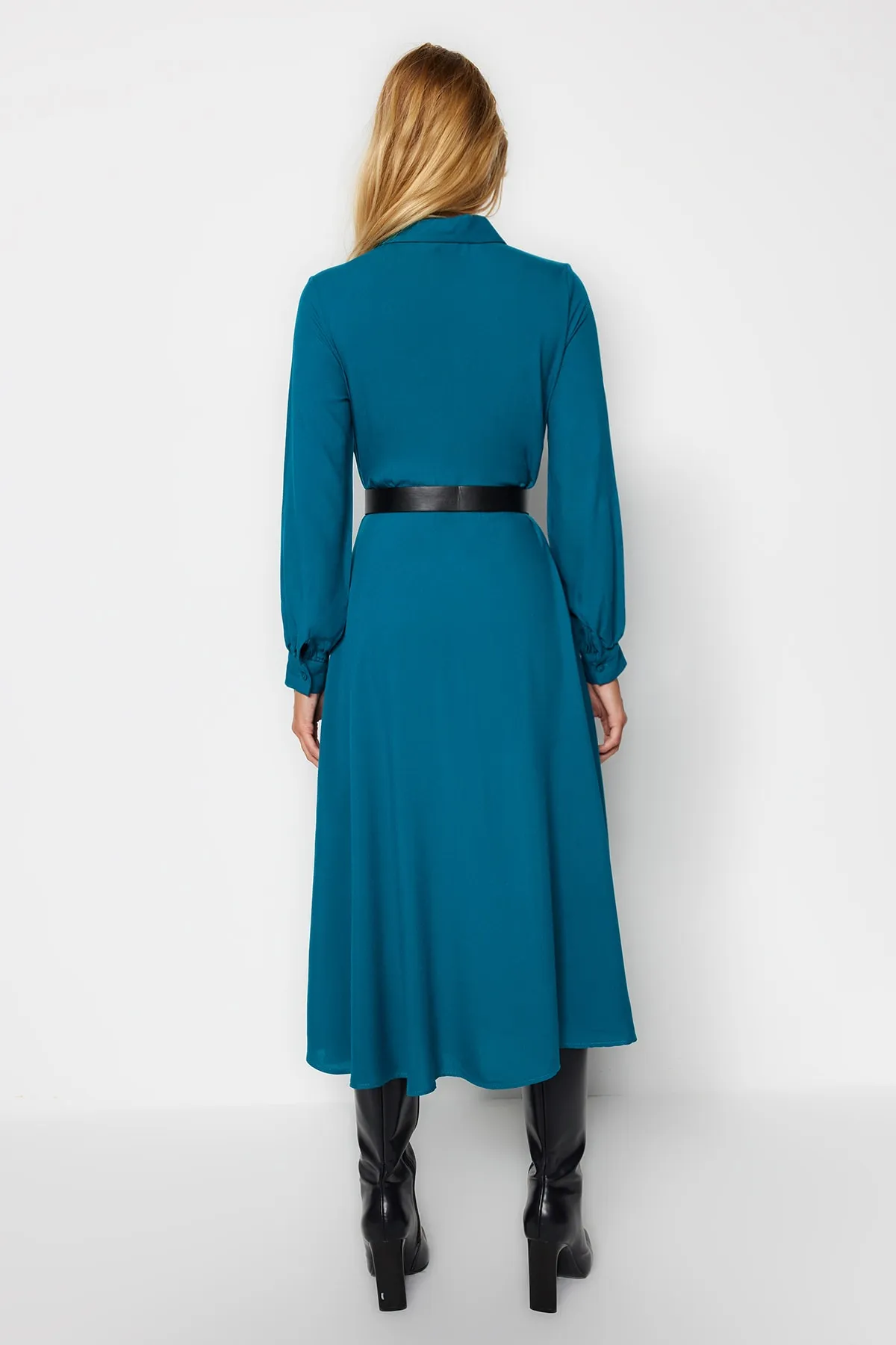 Trendyol Collection  Gewebtes Kleid aus Ölgewebe TWOAW21EL1428