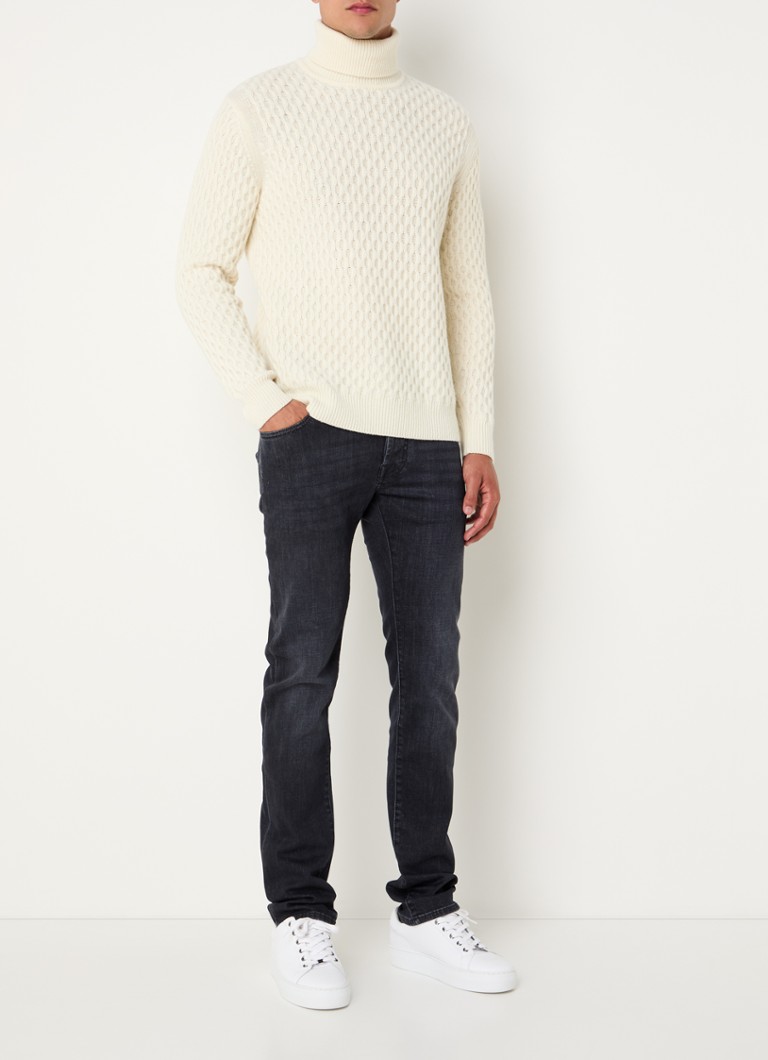 Blugi slim fit Nick de la Jacob Cohen, cu efect uzat.