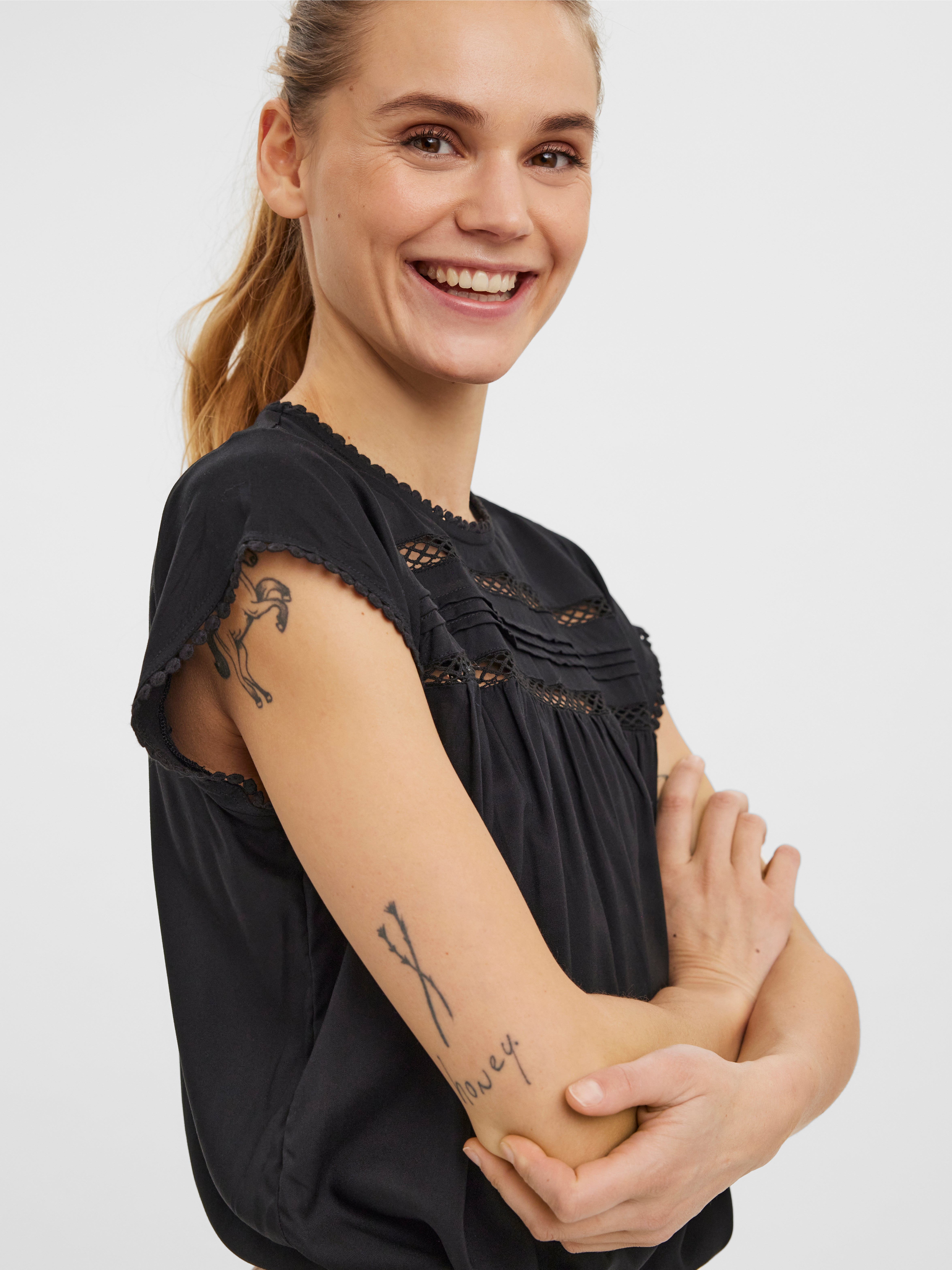 VMDEBBIE Top