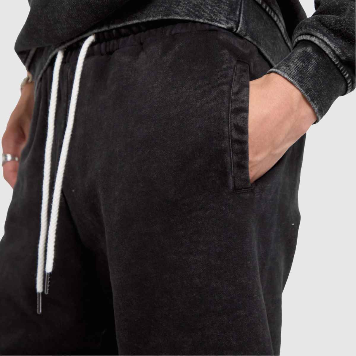 Santa Cruz – Svarta prickiga shorts med 50th Opus-motiv