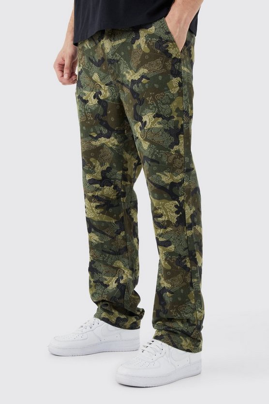 Tall gerade Camouflage Cargohose mit Bandana-Print