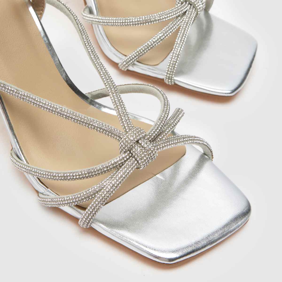 Schuh Sana – Silverfärgade högklackade skor med utsmyckning