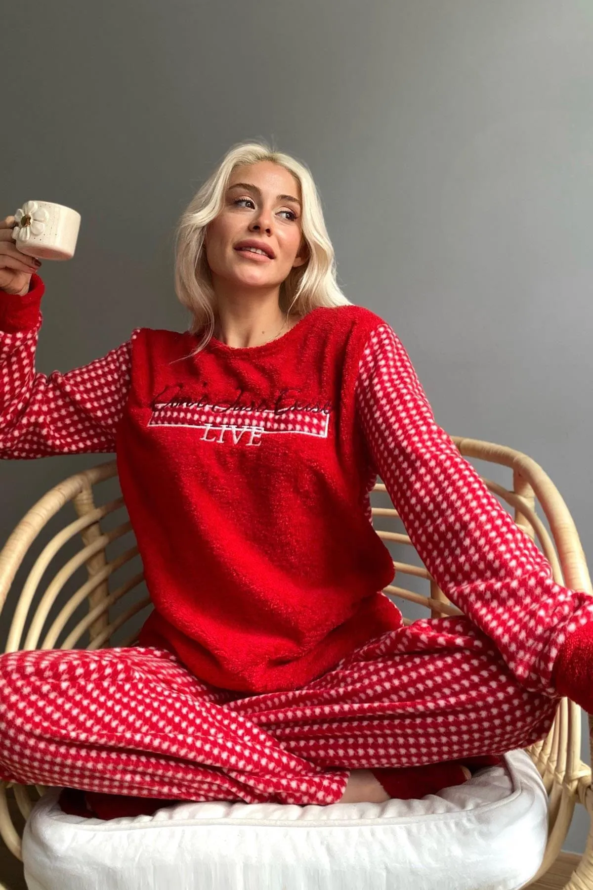 Pijamaevi  Red Live gemustertes Plüsch-Pyjama-Set für Damen