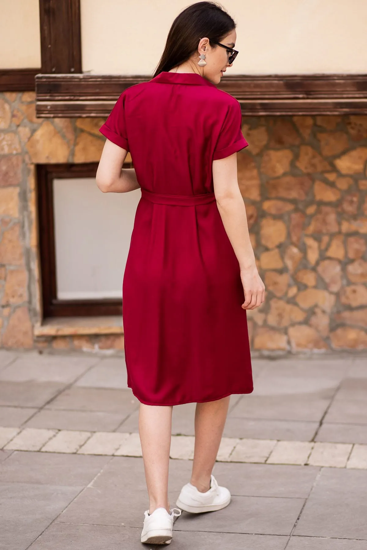 armonika  Burgunderrotes, kurzärmliges Hemdkleid mit Taillengürtel für Damen ARM-19Y001068