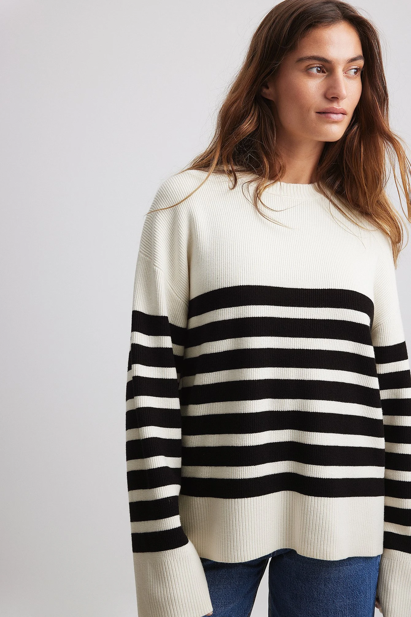 Gestreifter Pullover mit Rundhalsausschnitt