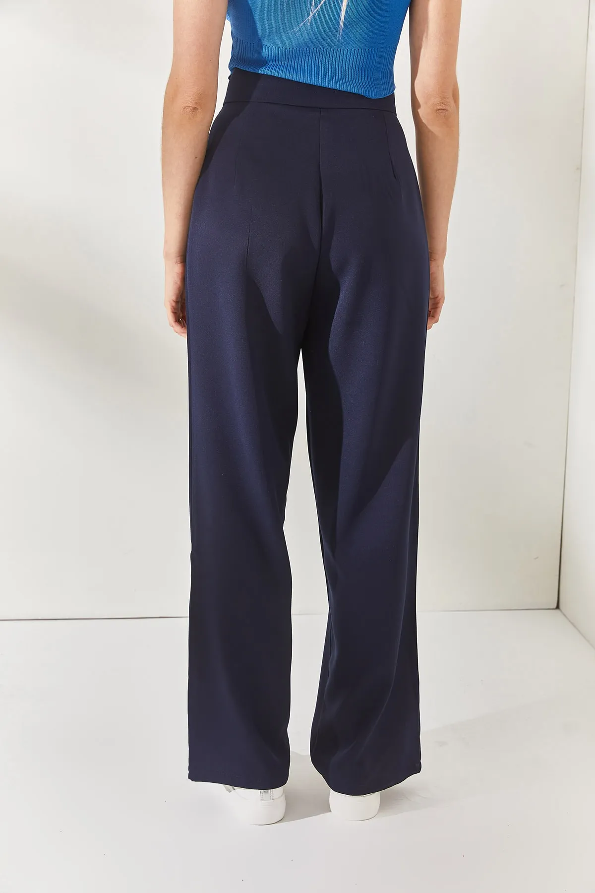 Olalook  Marineblaue, plissierte Palazzo-Hose mit Klettverschluss am Bund PNT-19000222