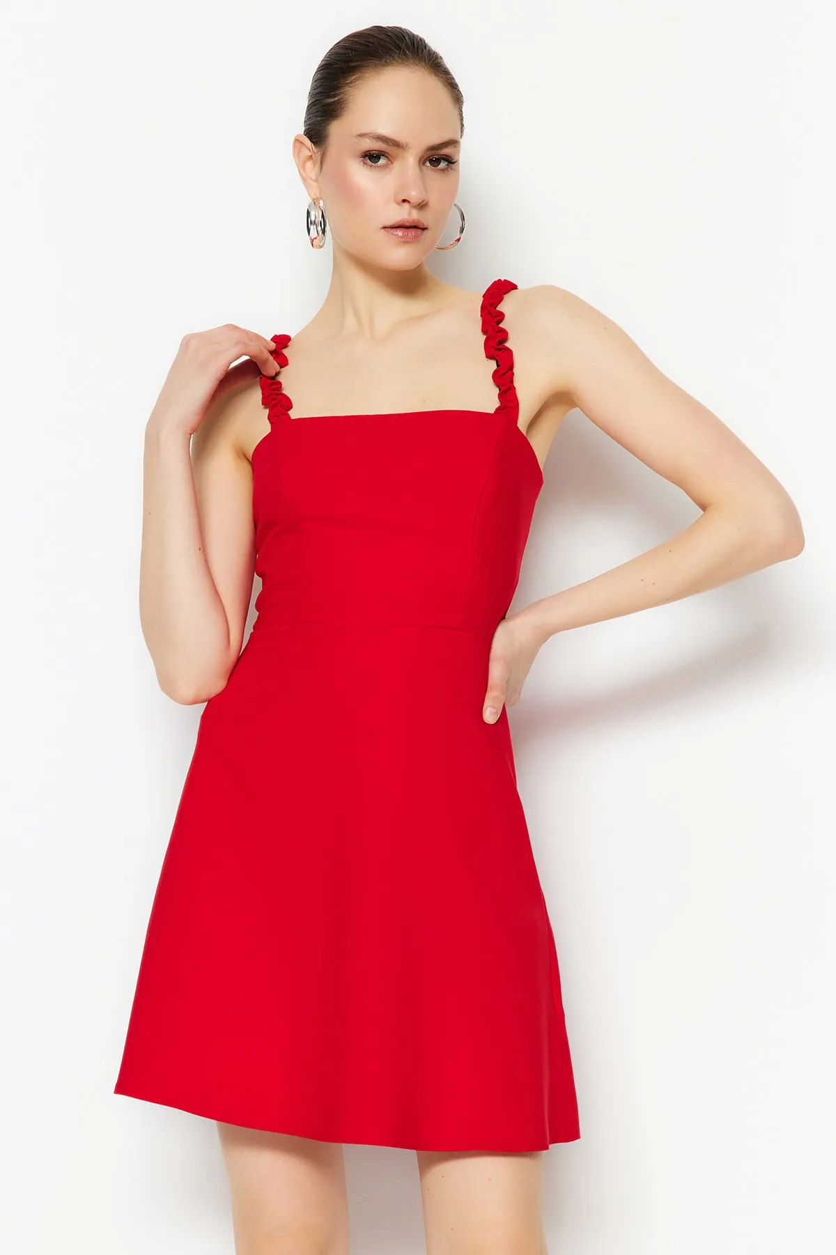 Trendyol Collection  Rotes A-Linien-Minikleid mit quadratischem Kragen und Riemen und detailliertem Webmuster TWOSS22EL2175