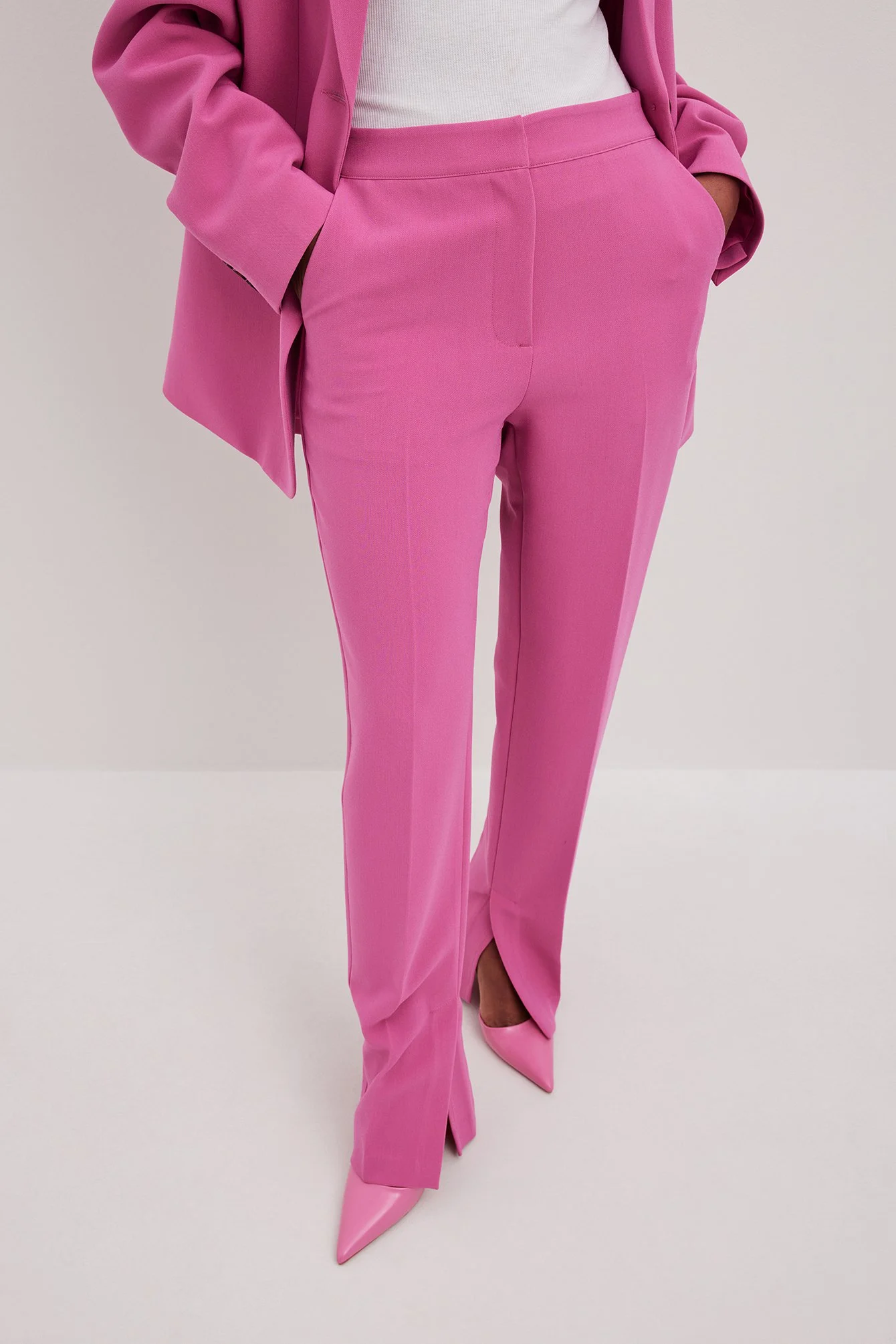 Gerade Hose mit Seitenschlitz
