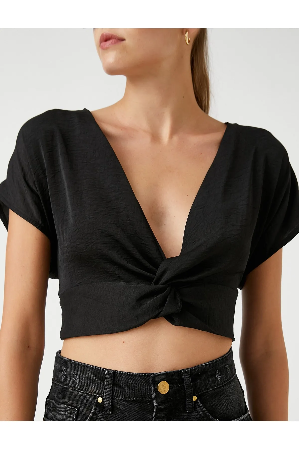Koton  Raffende, detaillierte Crop-Bluse im Satin-Look