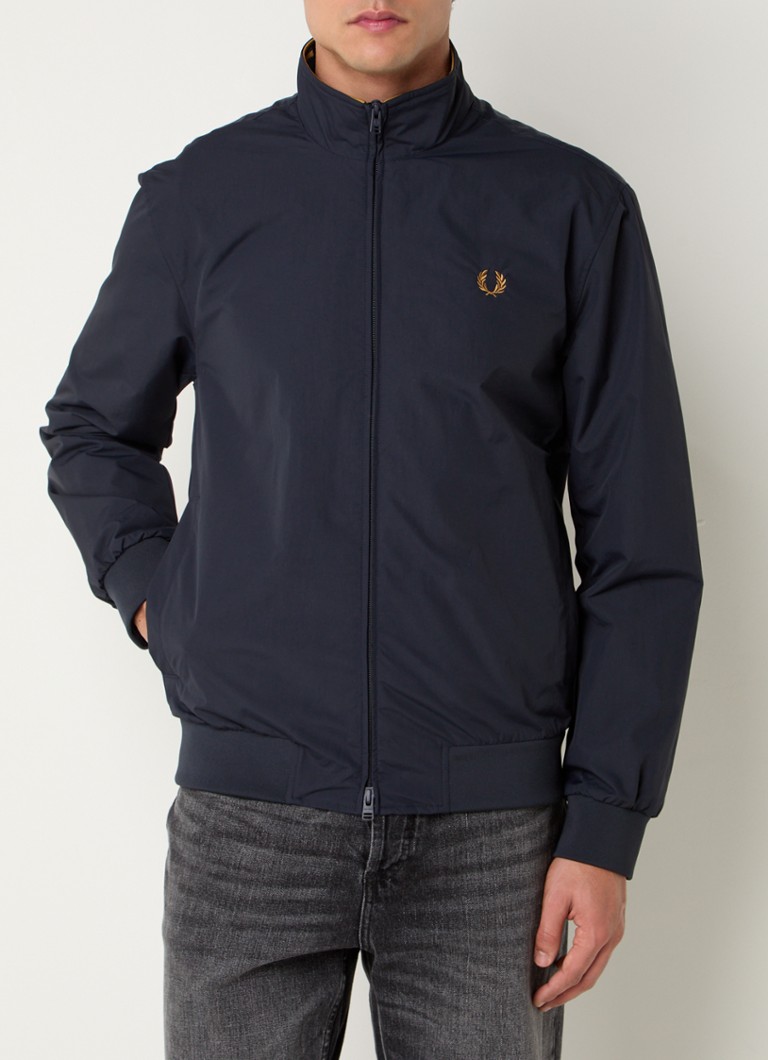 Fred Perry Brentham vējjaka ar stāvapkakli un izšuvumu no logotipa