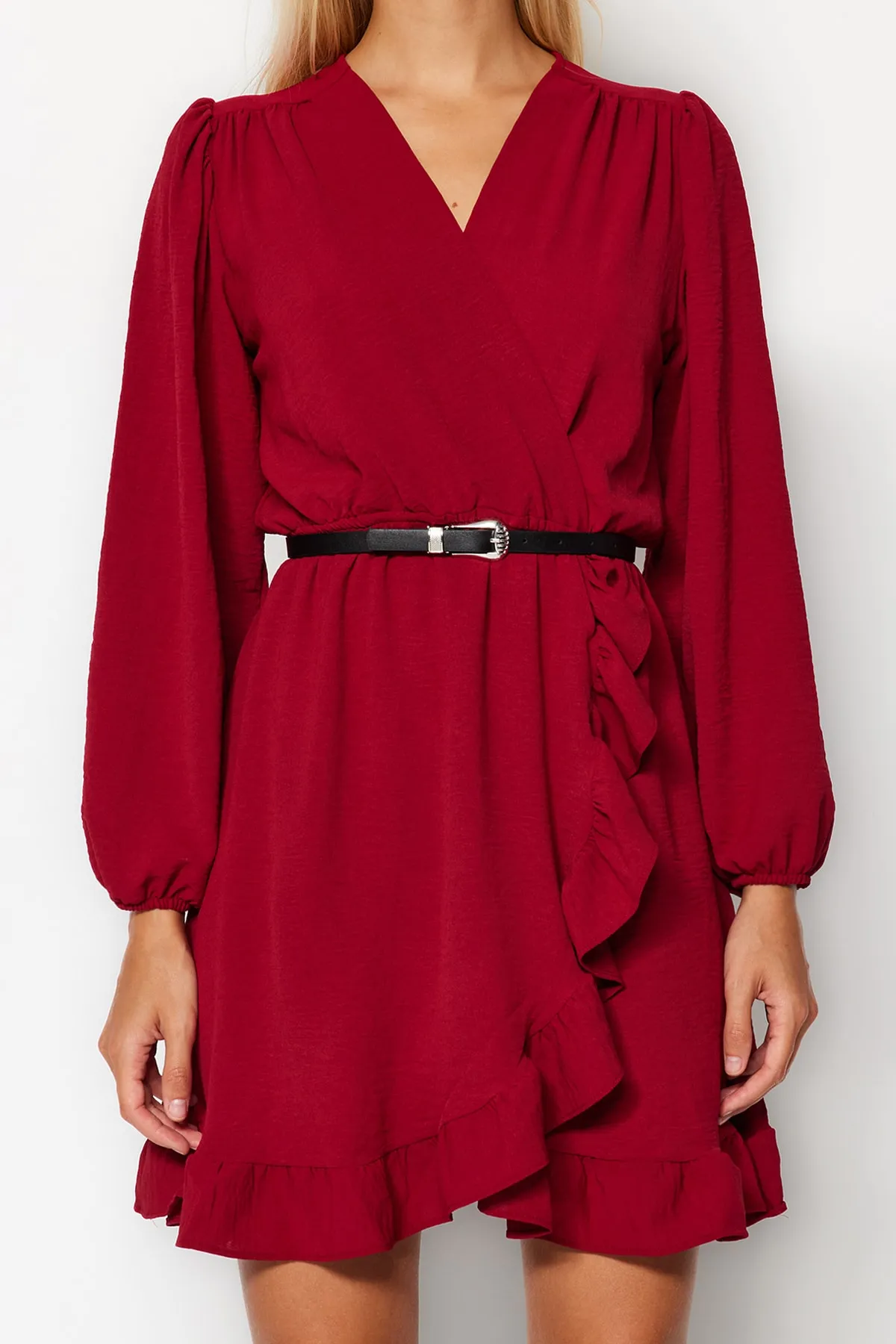 Trendyol Collection  Burgunderrotes Minikleid mit gewebtem Volant und Gürtel TWOAW24EL00249