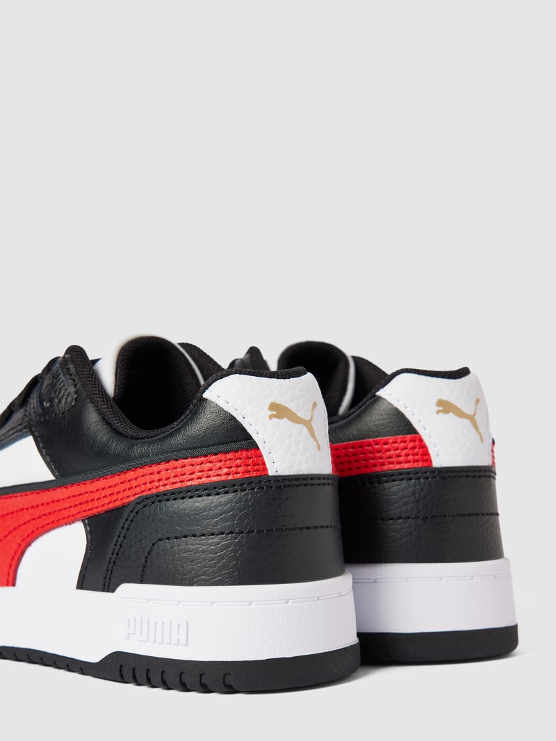 Sneaker mit Label-Detail in weiß