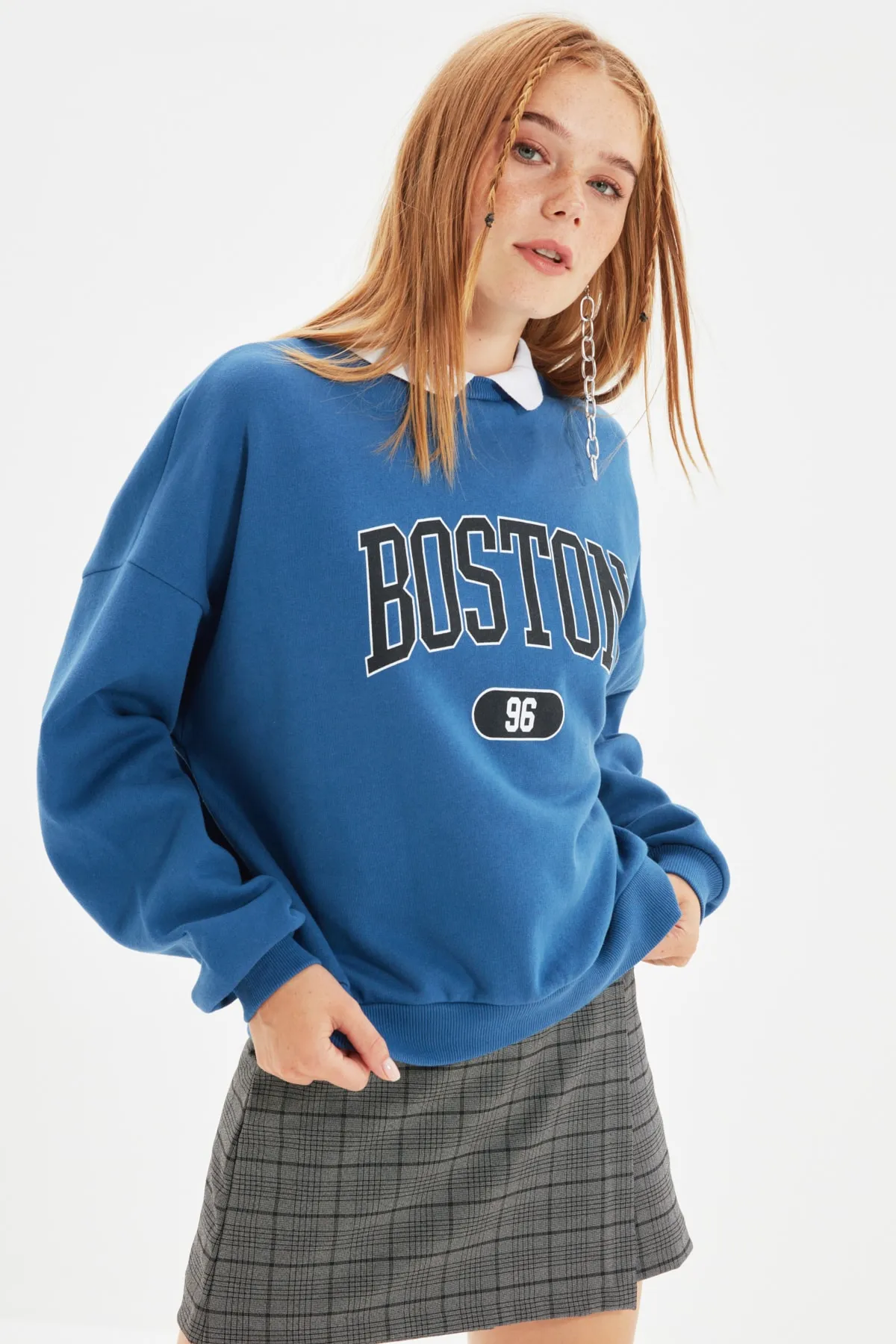 Trendyol Collection  Indigo bedrucktes Boyfriend-Sweatshirt aus dickem Fleece innen TWOSS21SW0171