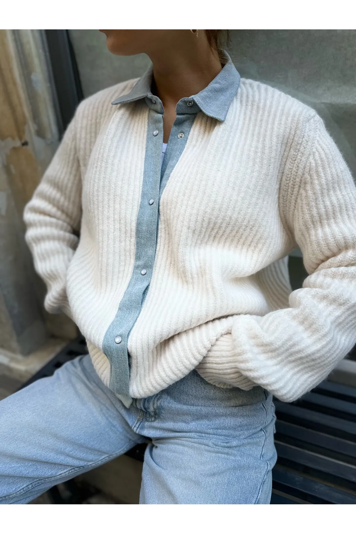 Laluvia  Strickjacke mit Klettverschluss und cremefarbenem Denim