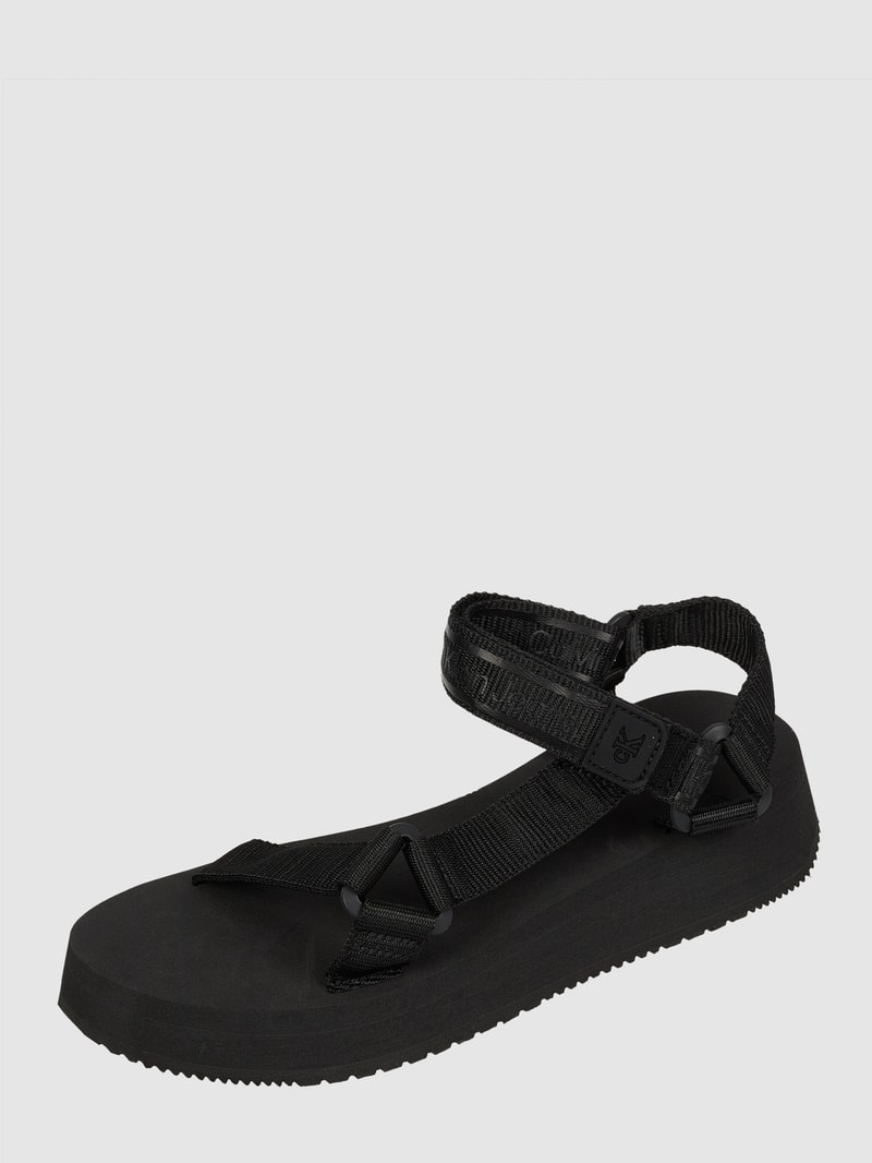 Sandalen aus Textil in schwarz
