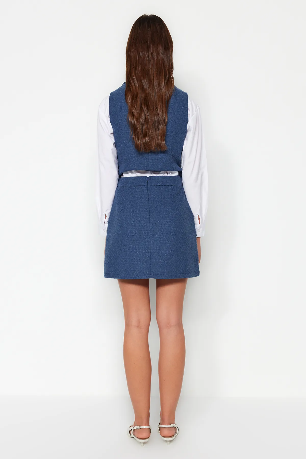 Trendyol Collection  Indigofarbener, gewebter Minirock aus Tweed-Stoff mit Quasten und Details TWOAW24ET00204