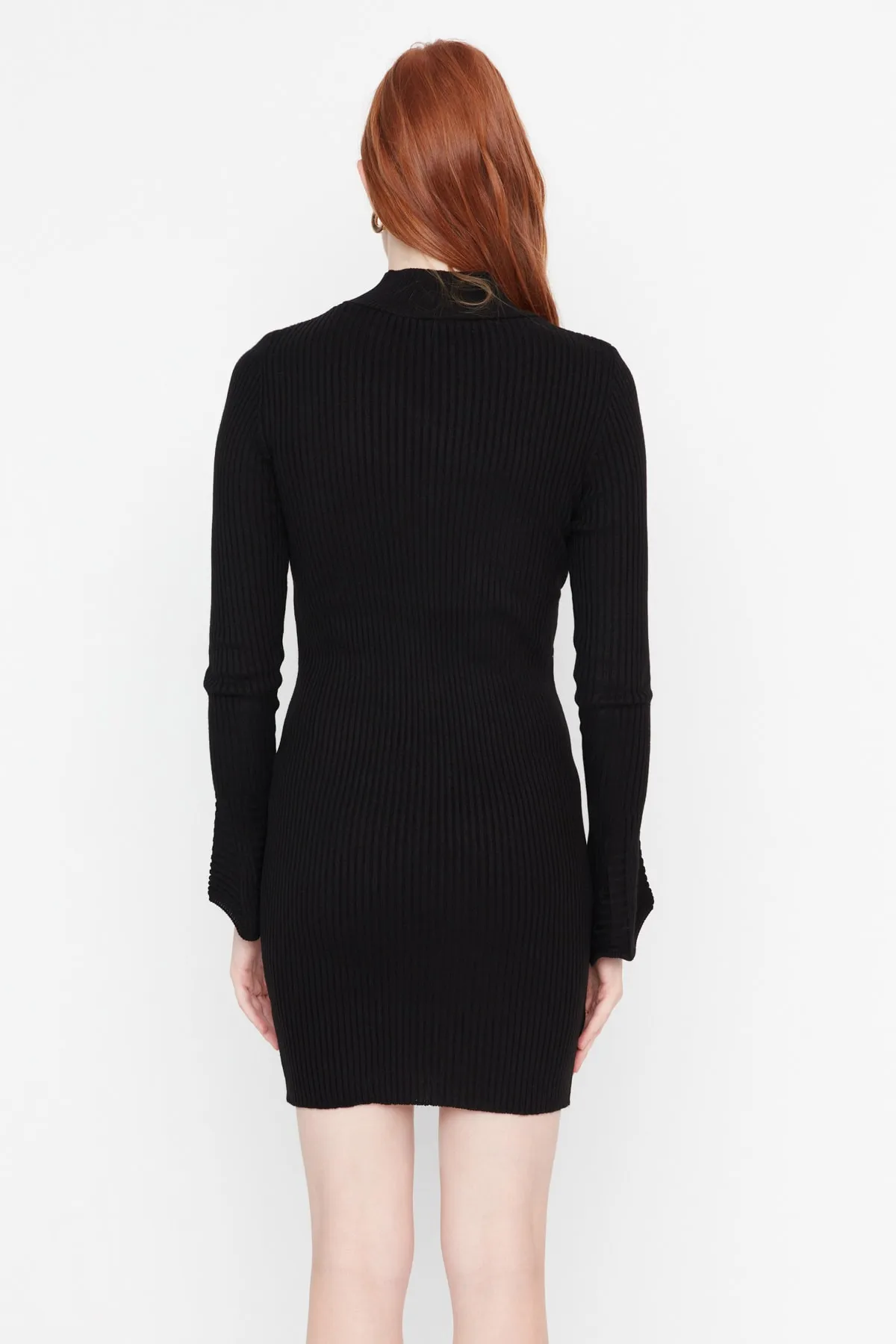 Trendyol Collection  Schwarzes schwarzes tailliertes Mini-Strick-Basic-Kleid TWOAW23EL01415 Kleid TWOAW23EL01415
