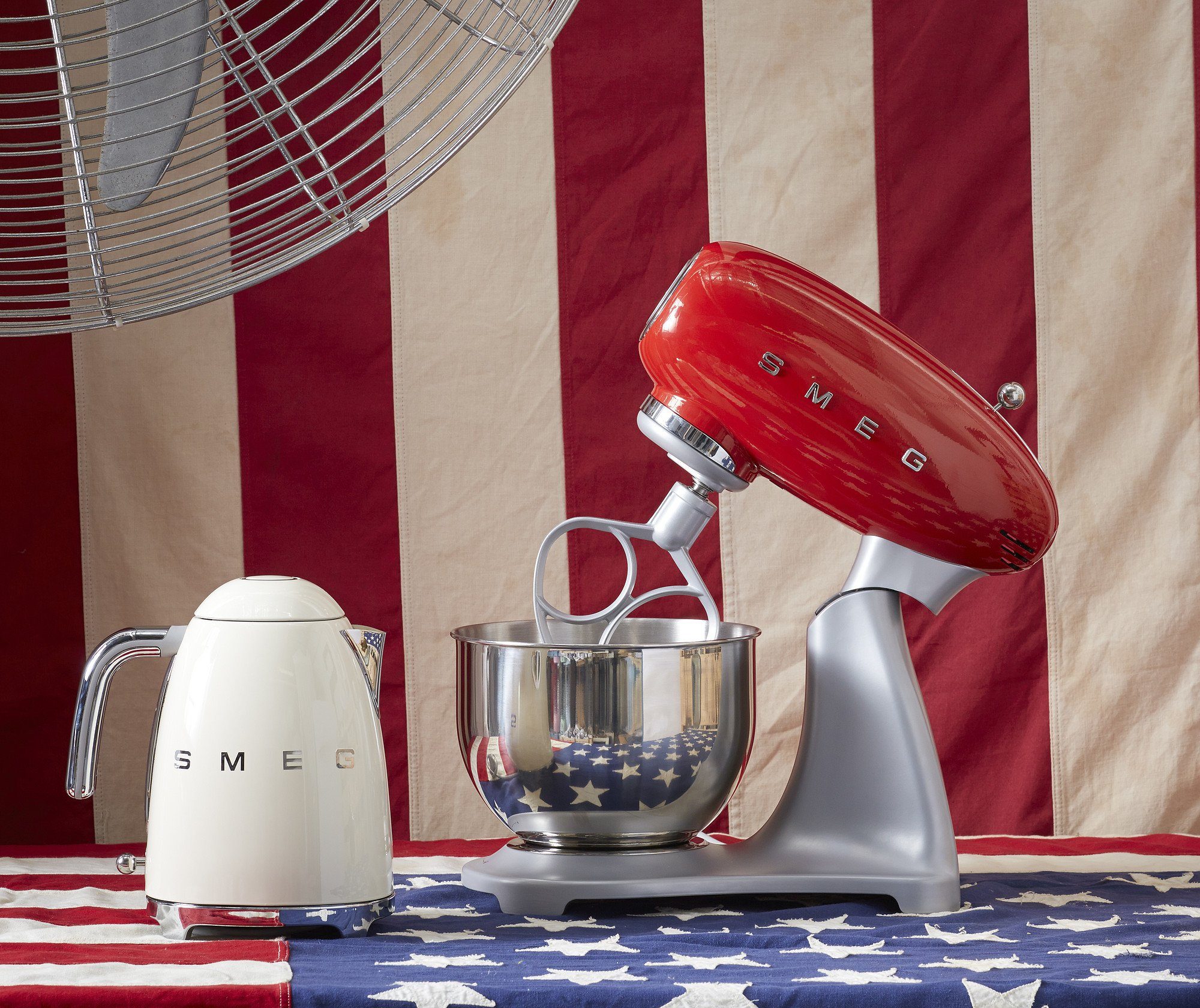 Smeg Küchenmaschine SMF02RDEU Rot