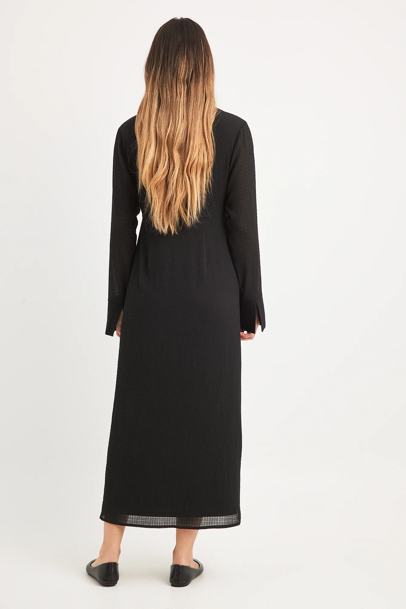 Midikleid mit V-Ausschnitt und Knopfleiste