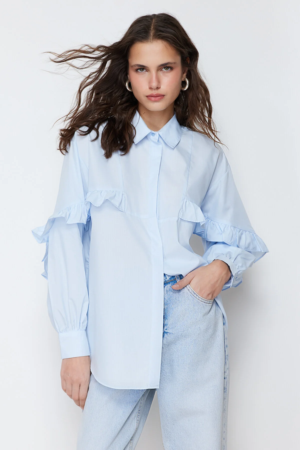 Trendyol Modest  Blaues Hemd aus gewebter Baumwolle mit Rüschendetail TCTSS24TG00019
