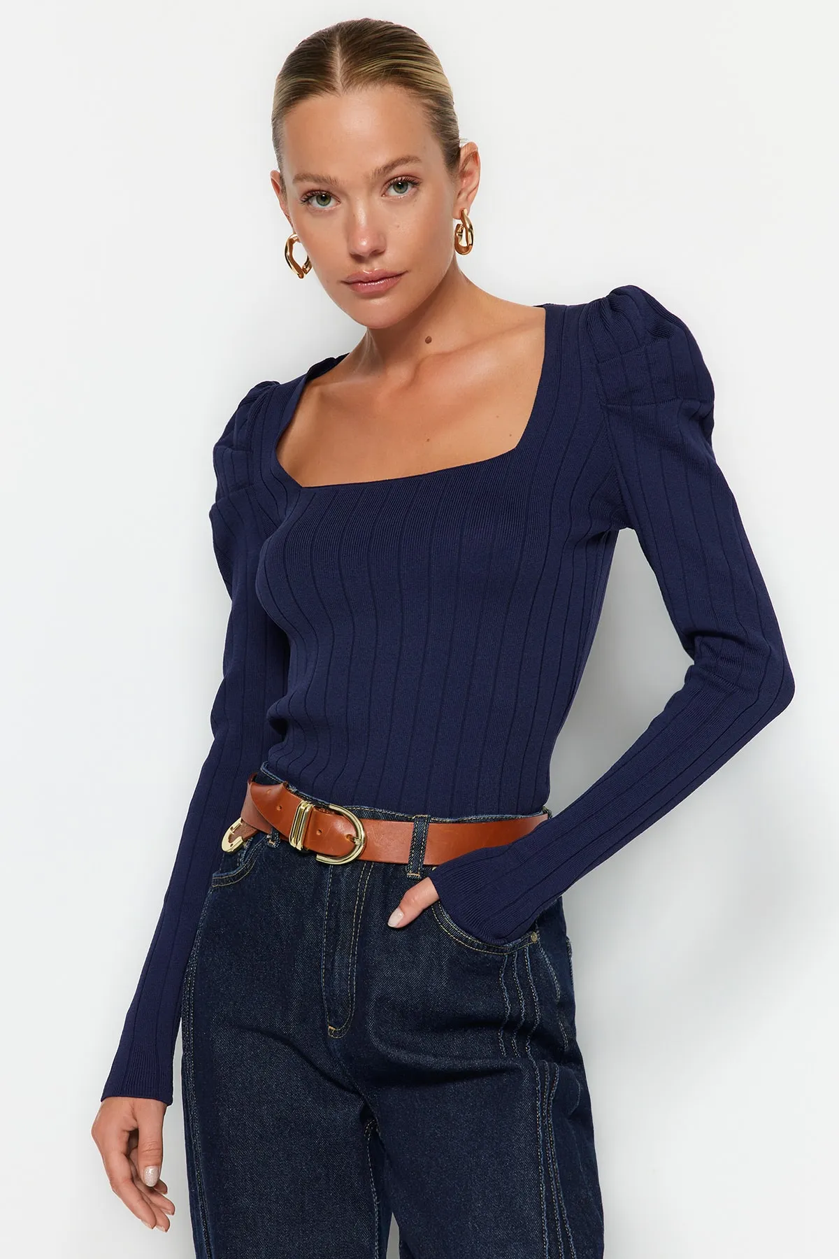 Trendyol Collection  Marineblauer Strickpullover mit gerafftem quadratischem Kragen TWOAW21KZ0649