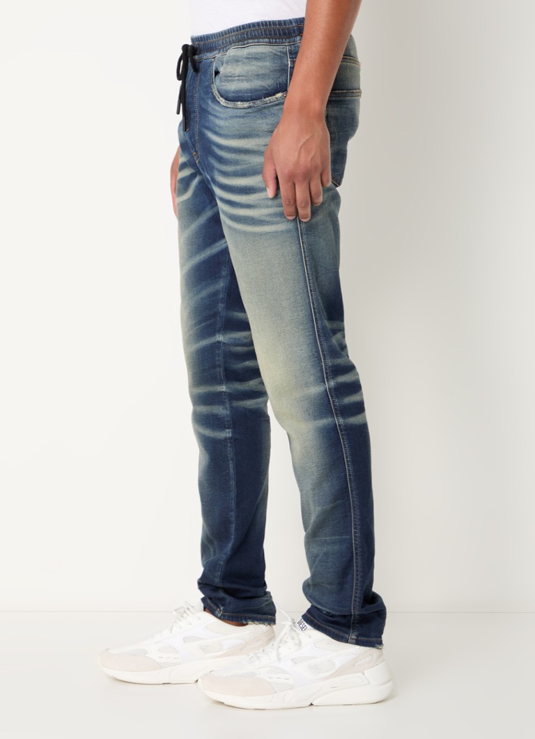 Diesel D-Strukt JoggJeans® pieguļošas džinsa bikses ar mazgātu apdari